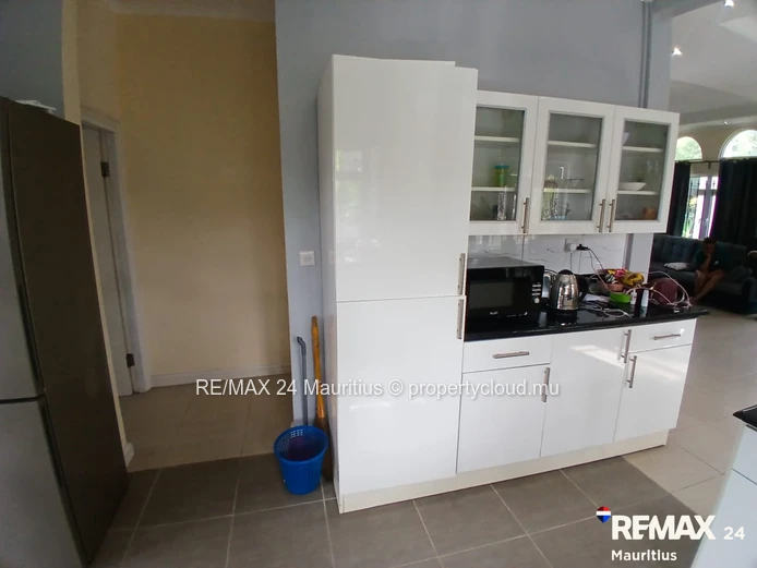 Spacious 5-Bedroom Family Home with Stunning Mountain Views