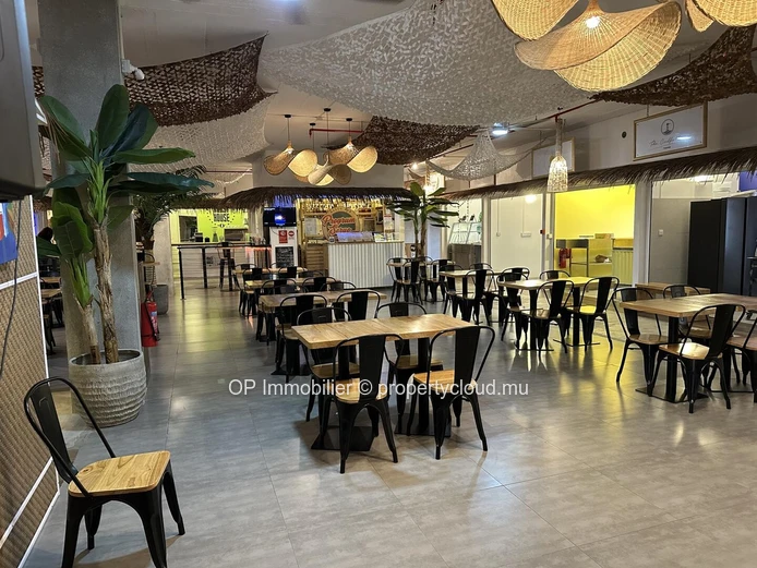 Magasin à vendre à Curepipe, 11m², Parking, Ascenseur, Proche bus et commerces, Prix Rs.