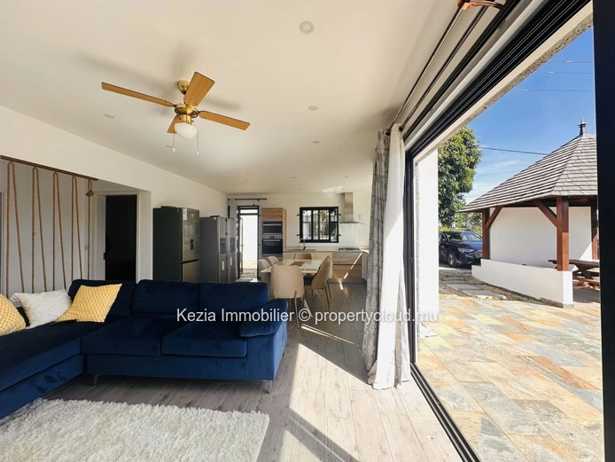 Bungalow With Pool And Garden