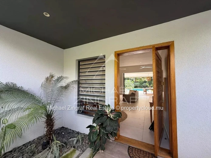 Élégante Villa 4 Chambres avec Piscine Privée à Forêt Daruty