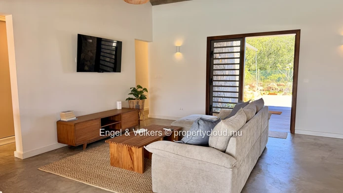 Contemporary Villa for Rent ust Steps from the Sea