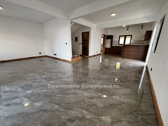 Villa Neuve 4 Chambres Non Meublée Avec Piscine Privée – Vale