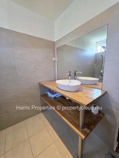 Appartement situé au premier étage disponible à louer à Bain Boeuf