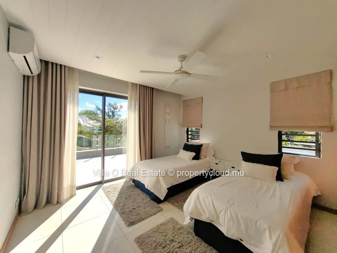 Idéal pour un couple avec adolescent; Splendide pieds dans l'eau de cette villa de 2 chambres en suite en retrait qui...