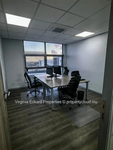 Bureau exécutif meublé avec salle de réunion — Grand Baie, 15,5 m²