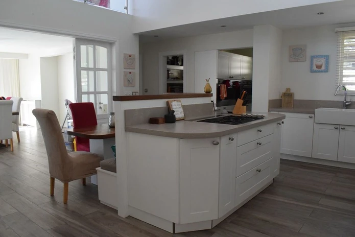 Villa moderne de 5 chambres à coucher dans un domaine convoité