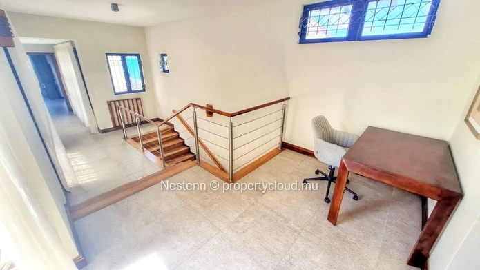 Elegant 4 bedroom seafront villa