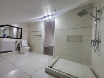5 Bedroom Villa