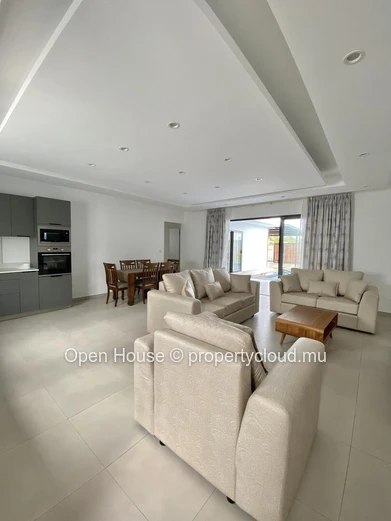 Furnished villa for rent in Péreybère, 162m², 3 en suite bedrooms, private pool, garden, solar panels, water tank, cl...