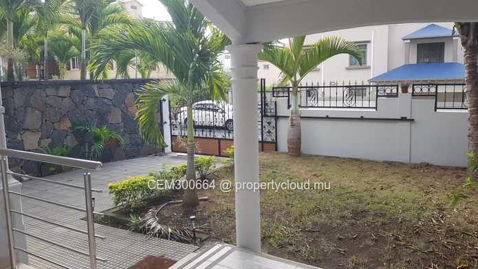  Appartement meublé au rez-de-chaussée à louer – Trou aux Biches