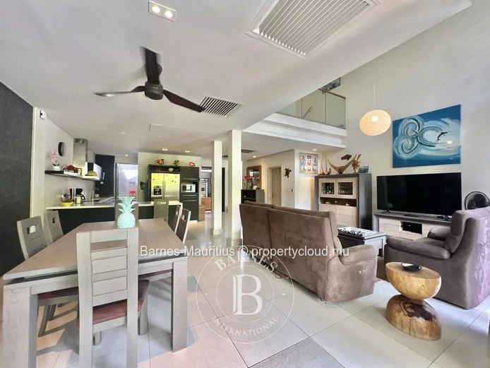RIVIERE NOIRE - Elegant duplex on the marina - 3 bedrooms