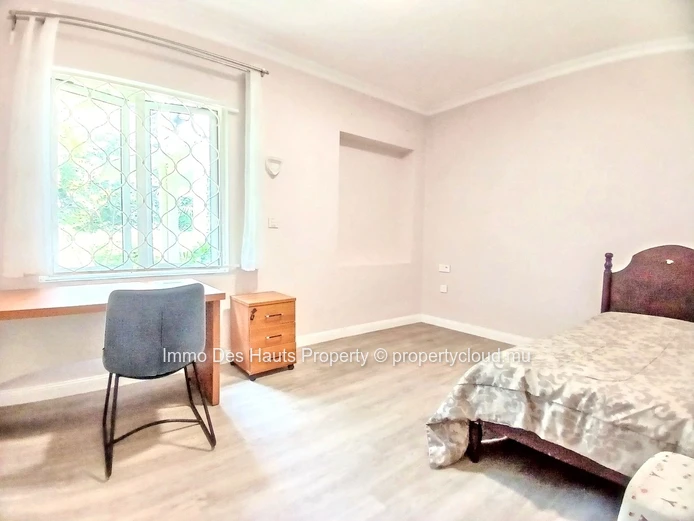3 bedroom Apartment ground floor semi furnished for sale Curepipe 