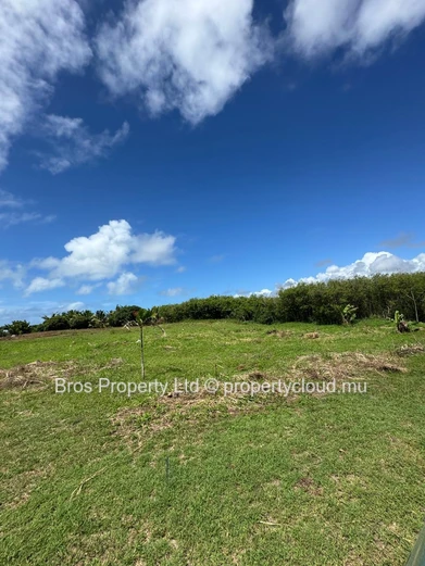 TERRAINS RÉSIDENTIELS À VENDRE - St Antoine, Goodlands | 270 000 roupies par perche | 10 parcelles au total - Seuleme...