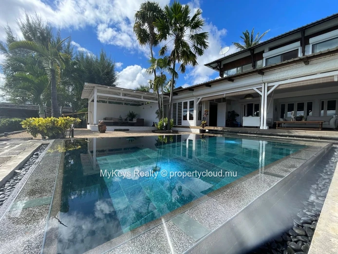 Beachfront Living - Panoramic Lagoon Views - Premium Features