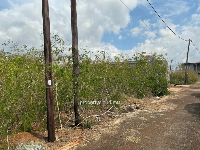 A VENDRE terrain résidentiel 304 m2 (7,25 perches), Pointe aux Piments