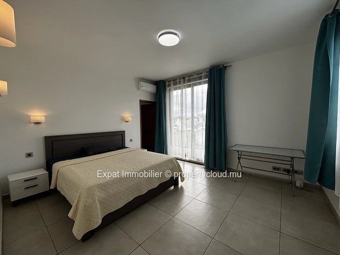 Exclusivité – Villa Contemporaine Avec Séjour Cathédrale, Jardin & Piscine – Péreybère