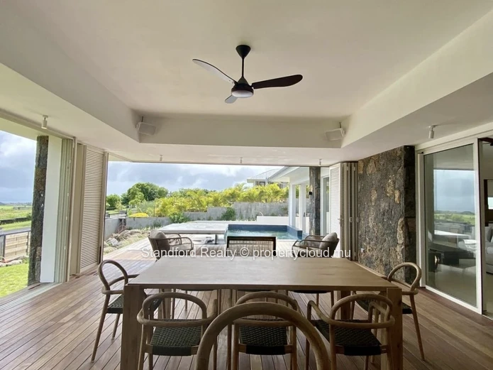 Modern 4-Bedroom Villa for Rent – Mont Piton, North