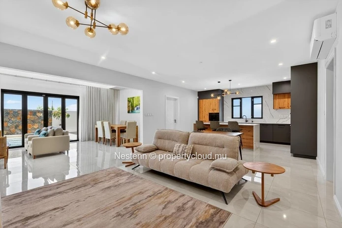 Sleek 3 en-suite bedroom villa 