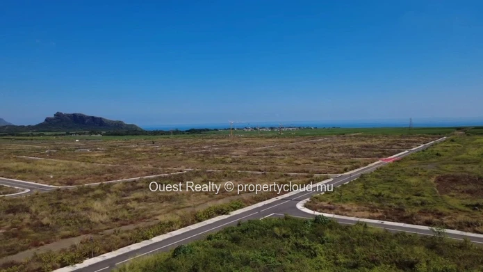 Residential & Mixed-Use Land in Pierrefonds