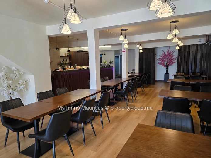 Restaurant & Pub + 5 Studios – Grand Baie Center
