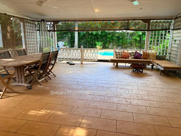 MAISON FAMILIALE À VENDRE – Quatre-Bornes