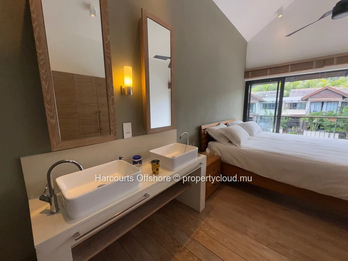 Villa de Luxe en Bord de l’Eau avec Amarrage Privé à Tamarin