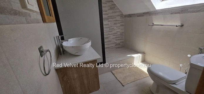 Penthouse de luxe 4 chambres avec vue sur l'océan et grande terrasse – Flic en Flac | Rs 80,000