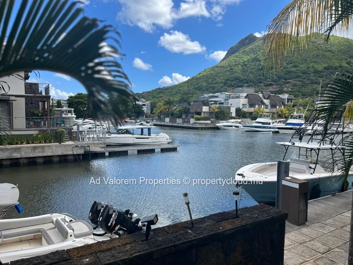 Appartement Townhouse Moderne à Vendre – La Balise Marina, Rivière Noire