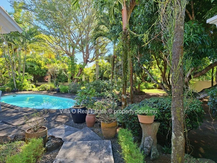 Located in a secure residential estate, this wonderful home is perfect for those seeking an old-style Mauritian feel,...