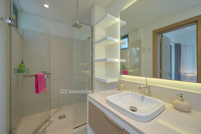 Appartement De 2 Chambres Accessible Aux Etrangers Sur Le Golf De Mon Choisy Et À Pieds De La Plage