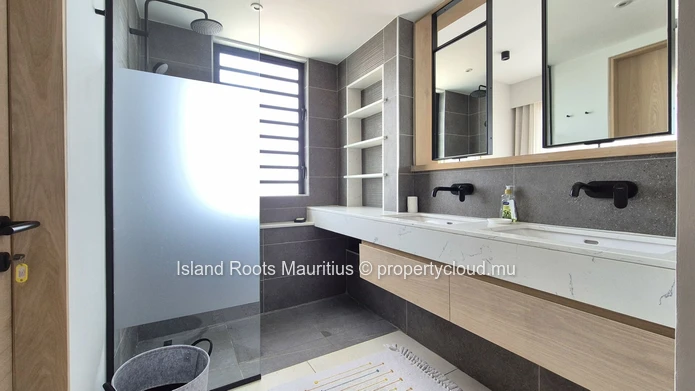 Penthouse d’Exception avec Piscine Privée et Vue Panoramique sur l’Océan à Pointe aux Canonniers