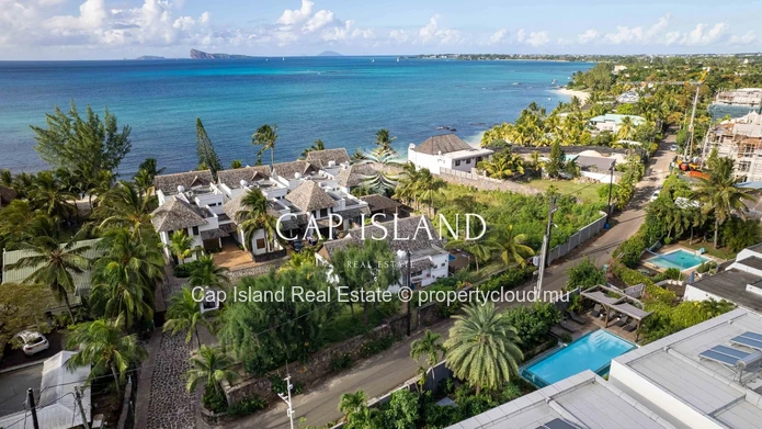 Exceptional penthouse with sea view in secure residence