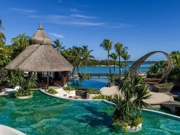 Luxurious 3-bedroom villa with breathtaking views of the Indian Ocean for sale on the east coast of Mauritius