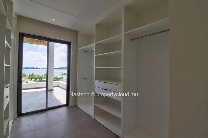 4-bedroom penthouse with sea and mountain views
