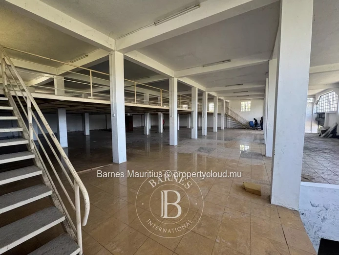 GOODLANDS - Warehouse - 1,415 m²