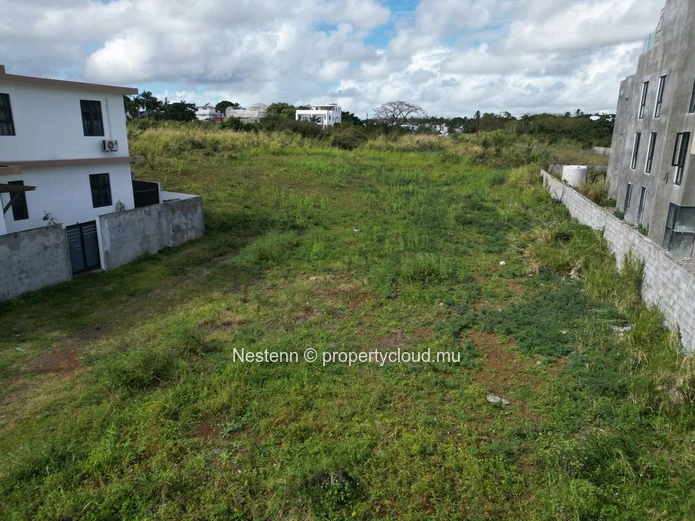 Spacious land of 1272 m² 