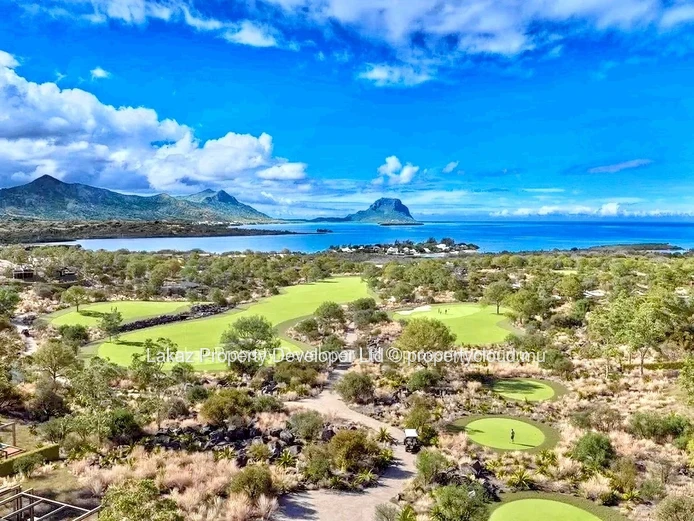 Welcome to the Golf & Beach Estate in the south of the Paradise Island.