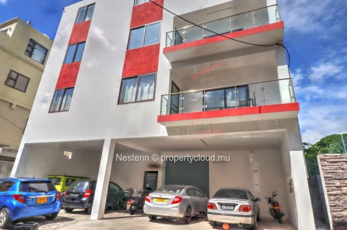 Appartement de 3 chambres nouvellement construit au 1er étage.