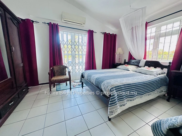 Maison de 320 m² à vendre à Flic en Flac avec piscine privée