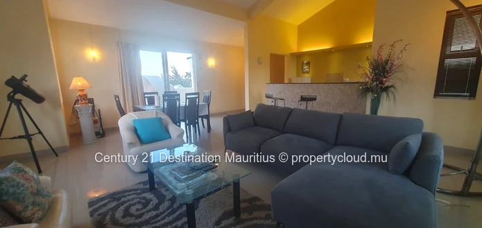 Spacious family Penthouse just minutes from the  sea