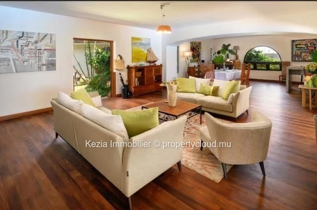 Character Villa In The Heart Of A Tropical Garden