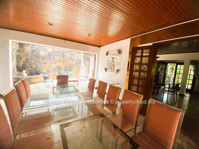 4 Bedroom Villa To Let in Floreal
