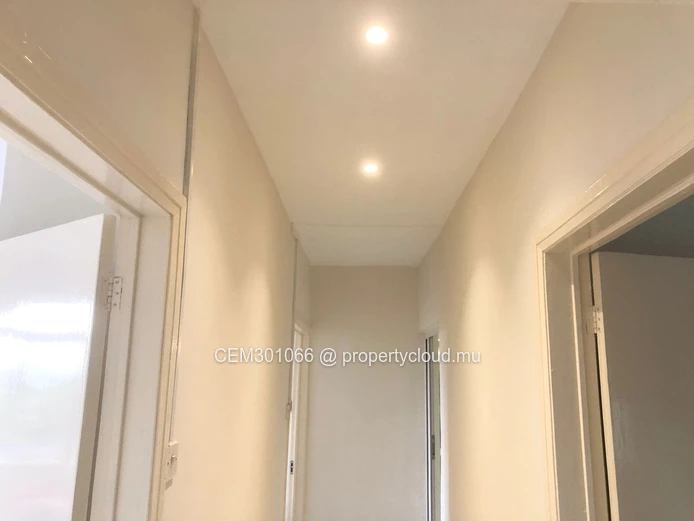 Appartement 3 chambres entièrement rénové avec balcon à louer à Floreal - À 7 minutes à pied de la station de métro  