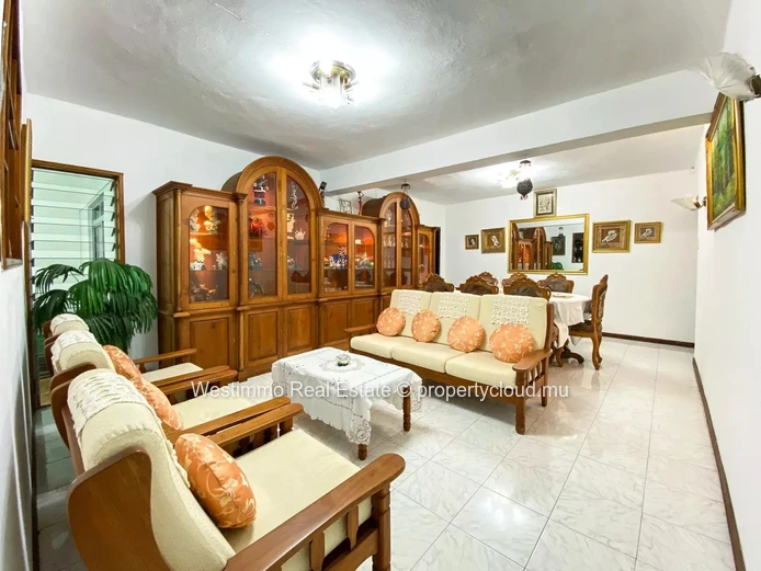 QUATRE BORNES – Elegant 135m² flat for rent | Comfort, Space Ideal Location