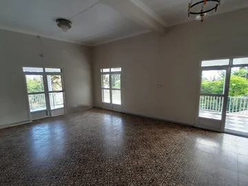 6 Bedroom House