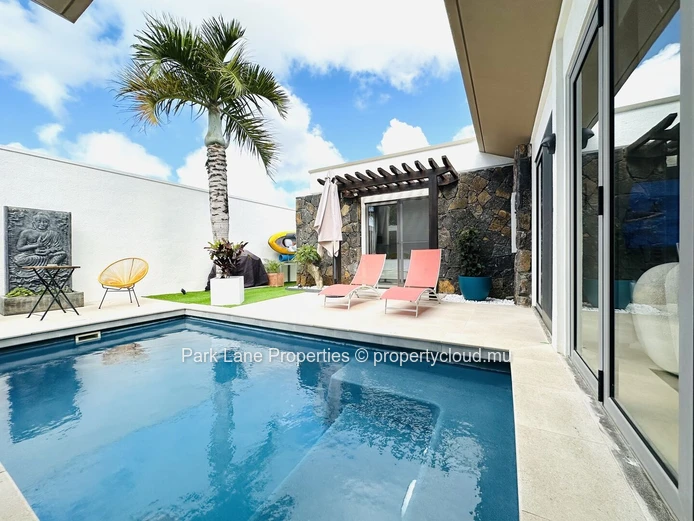 Villa for sale in a secured residence at Pereybere.