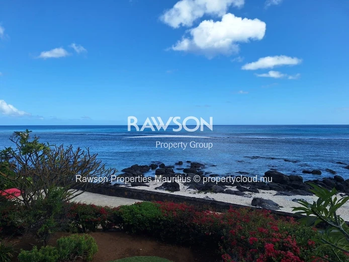 Live by the Sea – Modern 3-Bedroom Apartment with Pool