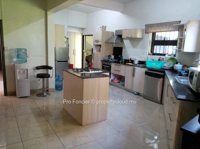 Grande maison à Curepipe pouvant servir de bureaux