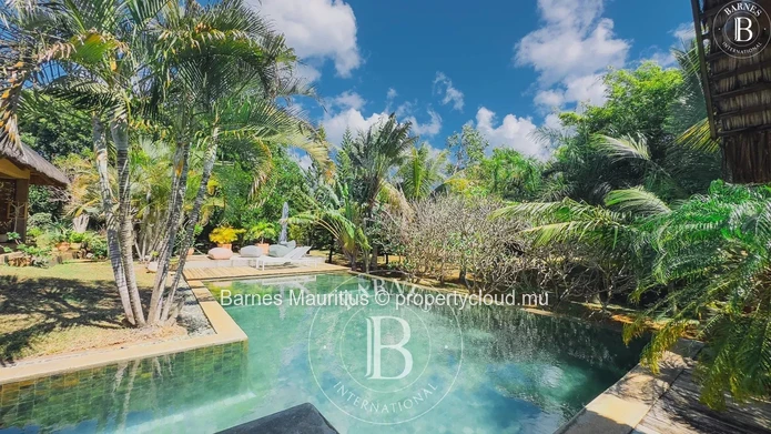 CAP MALHEUREUX – Tropical Family Villa with Thatched Roof – 4 Bedrooms