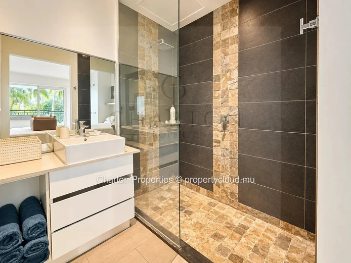 Appartement deux chambres avec terrasse et piscine privative à Bain-Bœuf